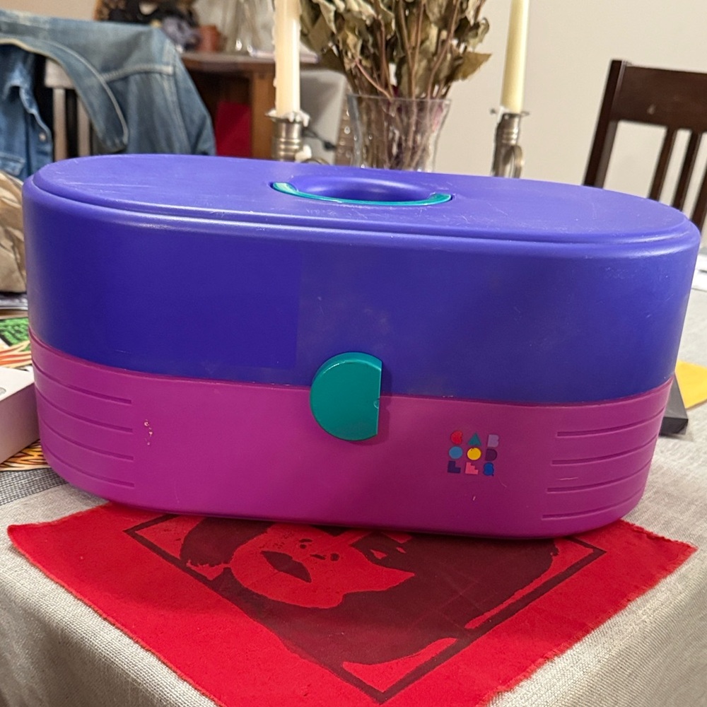 Caboodles 80’s/90’s retro makeup case model#2650 Pink & Purple Great Condition